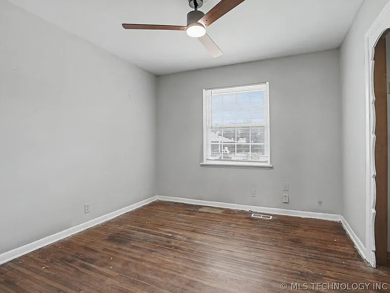 10311 E 5th St — Photo 15