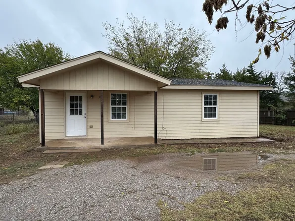 705 NW 5th St, Cache, OK 73527