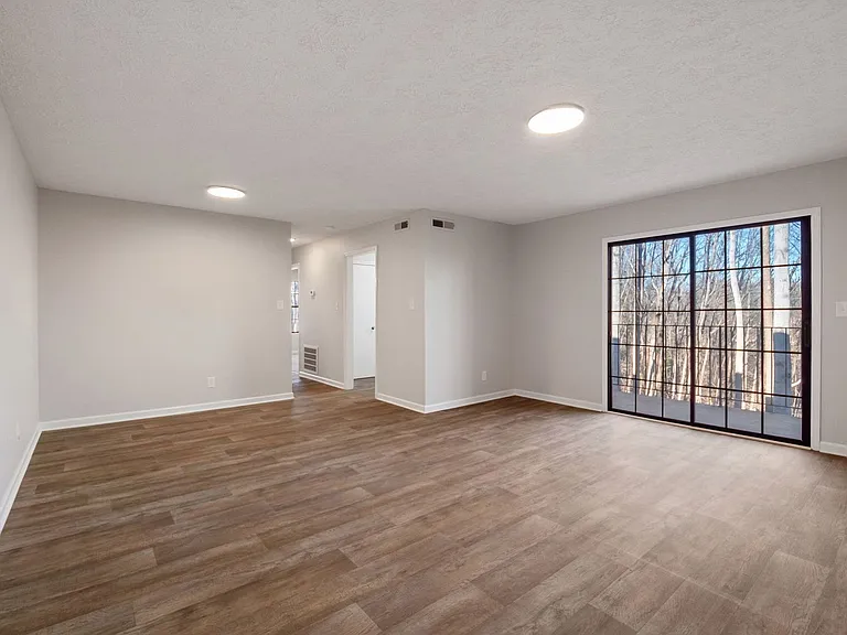 Blueberry Hill Apartments — Photo 33
