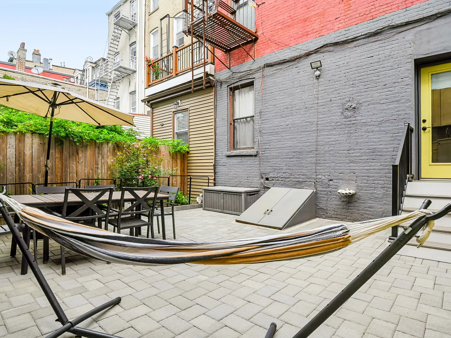 2 bed, 848 sqft, $3,300 — Photo 1