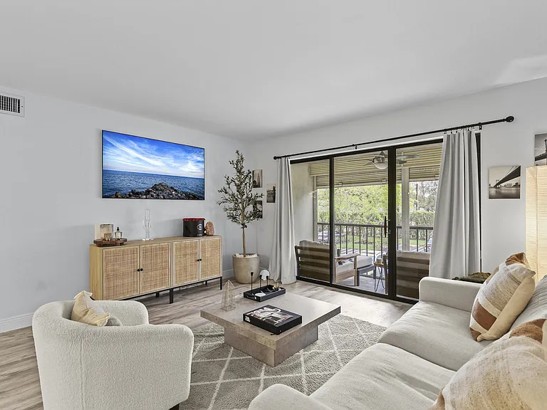 629 Sea Pine Way #D2 — Photo 10