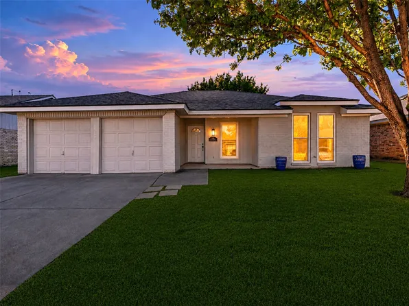 7932 Berry Brook Dr, Watauga, TX 76148