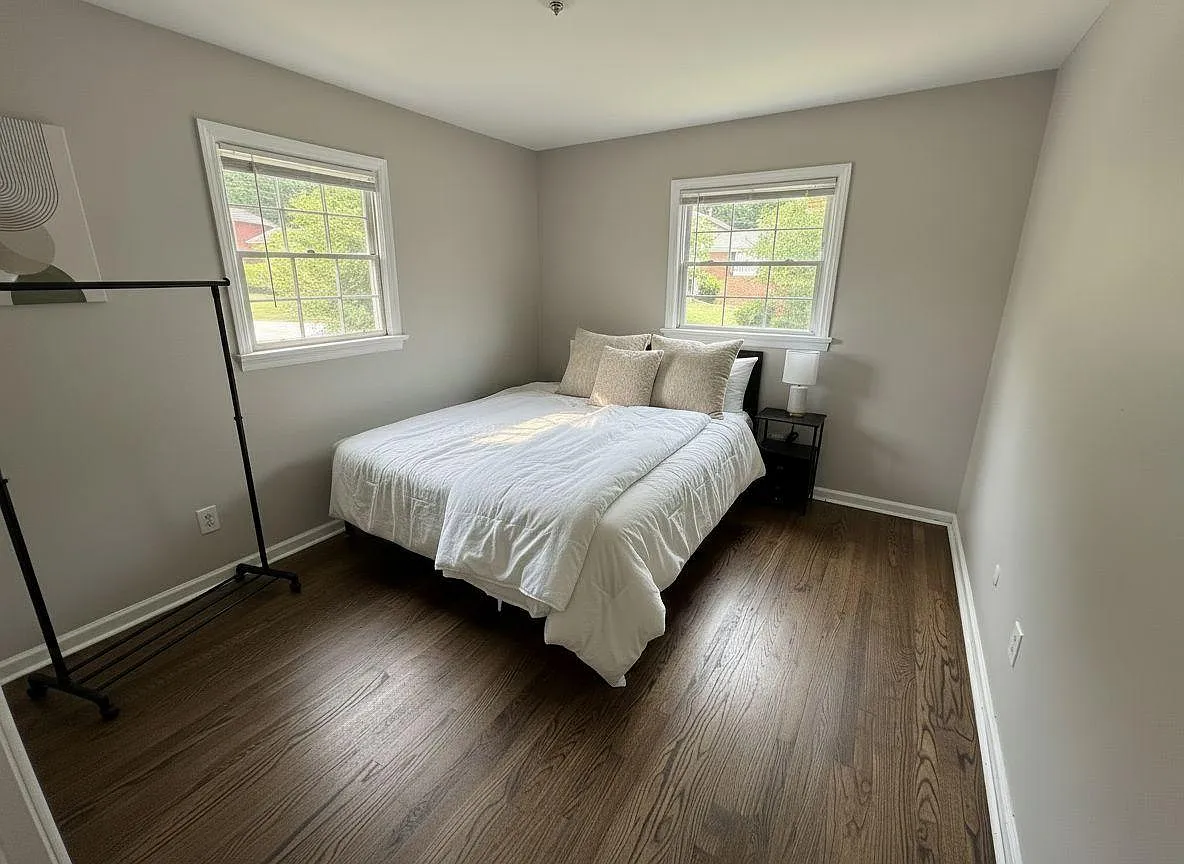 4 bed, 4.0 bath, 2200 sqft, $737 — Photo 1