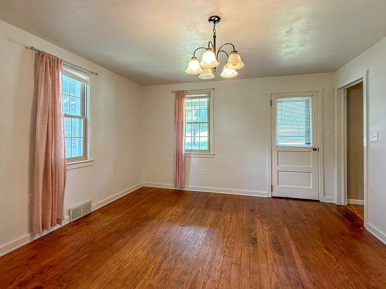 1011 Reading Rd — Photo 8