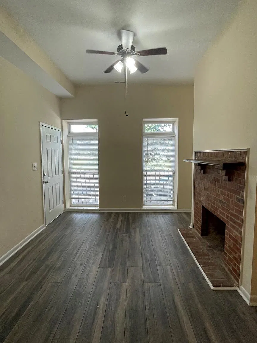2 bed, 1.0 bath, $1,200 — Photo 2