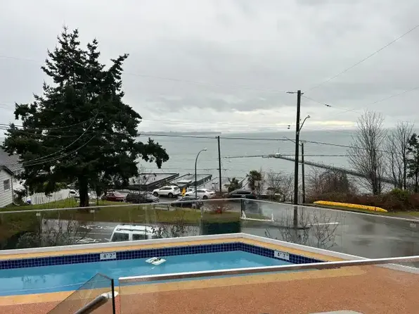1088 Foster St #1A, White Rock, BC V4B 5L8