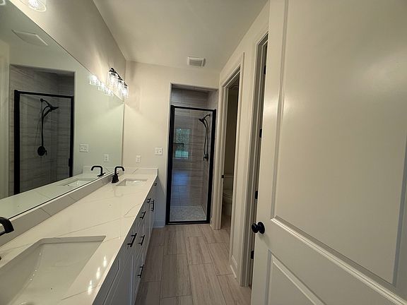 5th image of 893 Aldwick Dr