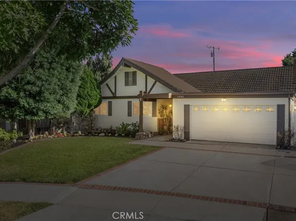 1295 Stonefield St, Costa Mesa, CA 92626
