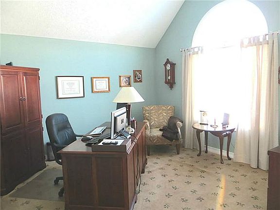 5th image of 653 Prairie Rose Dr