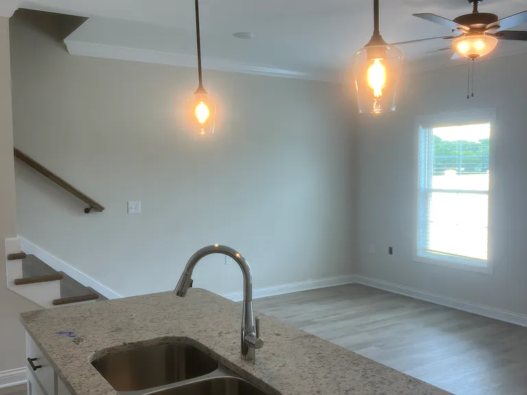 565 Yulan Cir — Photo 11