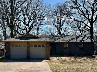 121 Robinglen Dr, Sherwood, AR 72120