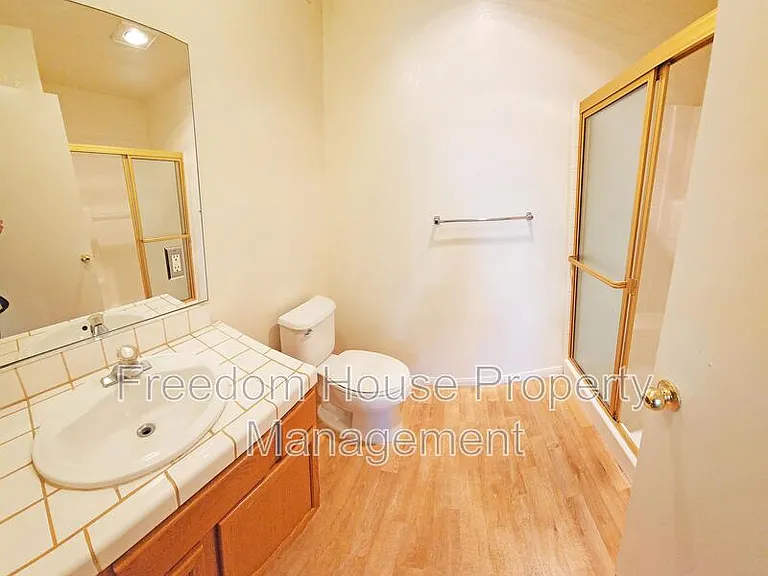 561 Bourbon St #B — Photo 19