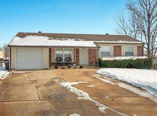 2994 Foxwood Dr, Maryland Heights, MO 63043