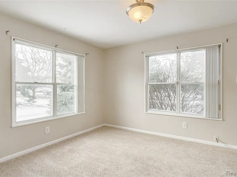 3388 Coolidge Hwy — Photo 22