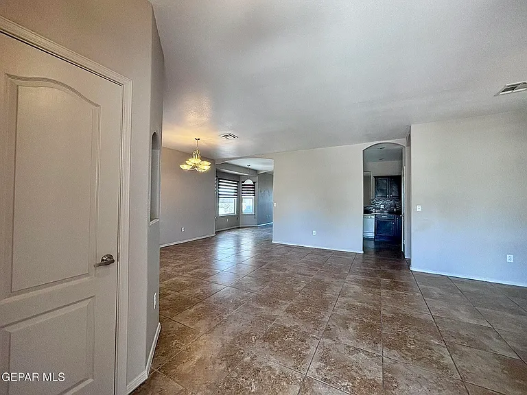 1573 Kenazo Ave — Photo 6
