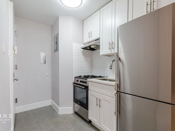 4th image of 310 W 22nd St #A2c