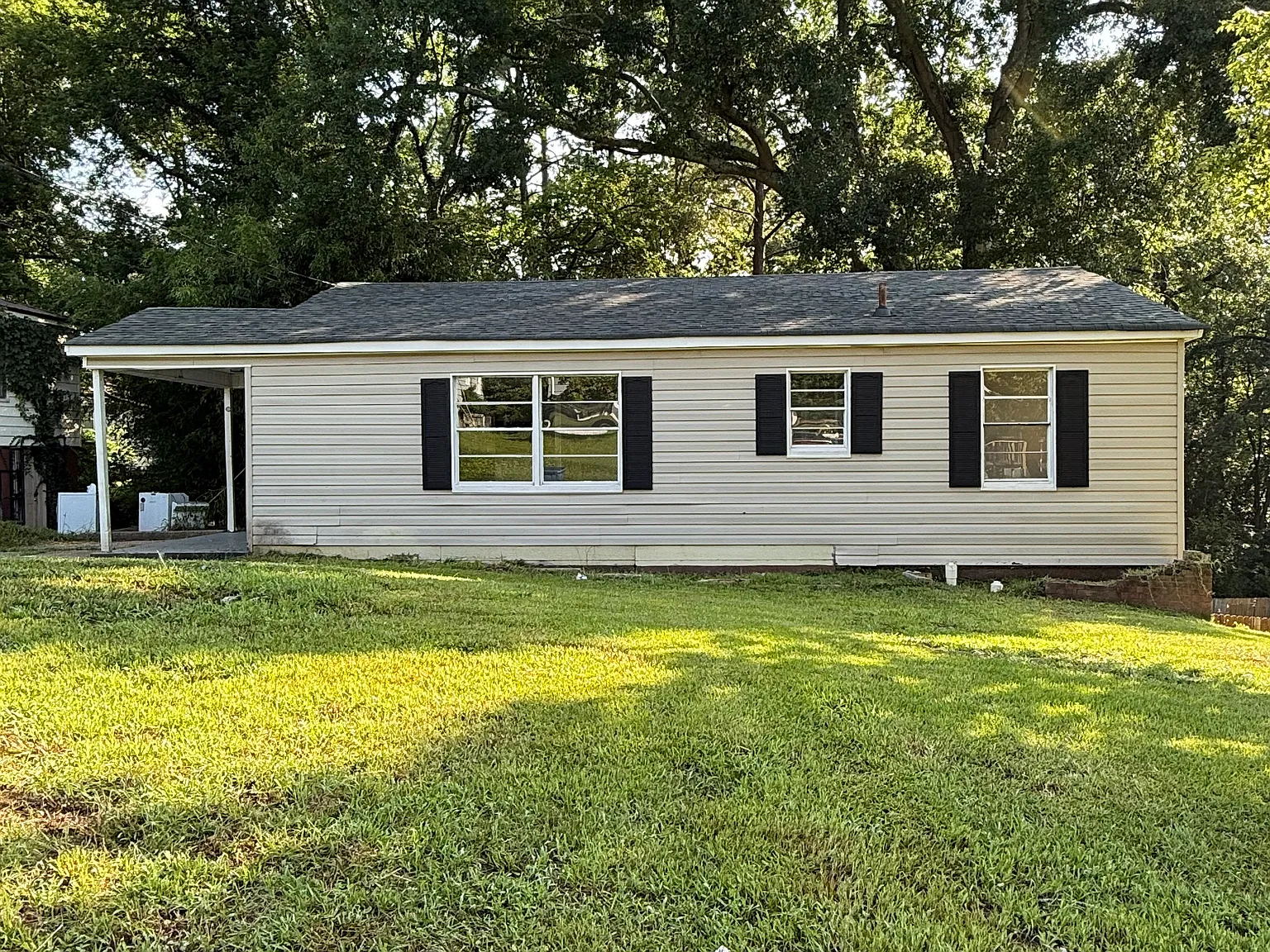 3 bed, 962 sqft, $900 — Photo 1