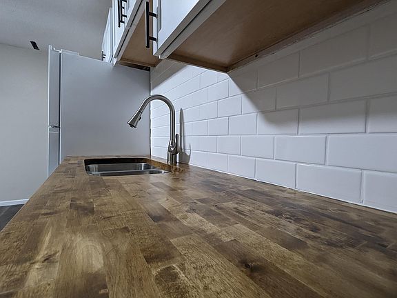 5th image of 702 S Roche St #4