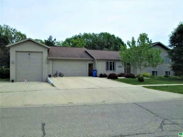 1515 S 10th Ave, Sheldon, IA 51201