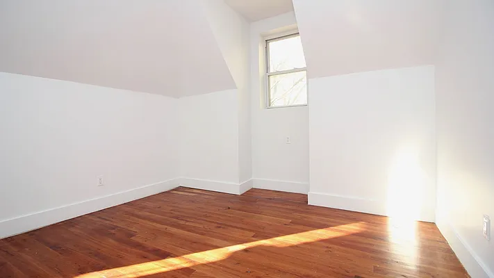 Rented by Nooklyn NYC LLC | media 9