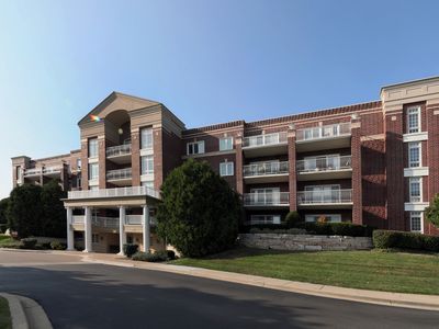 7021 W Touhy Ave APT 305, Niles, IL, 60714