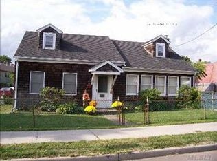 297 W Main St, Patchogue, NY 11772