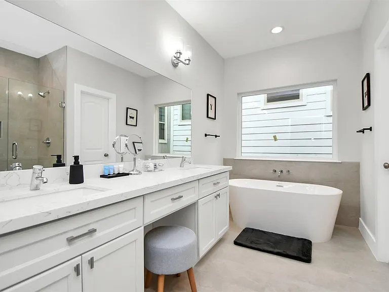 5718 Beall St #C — Photo 17