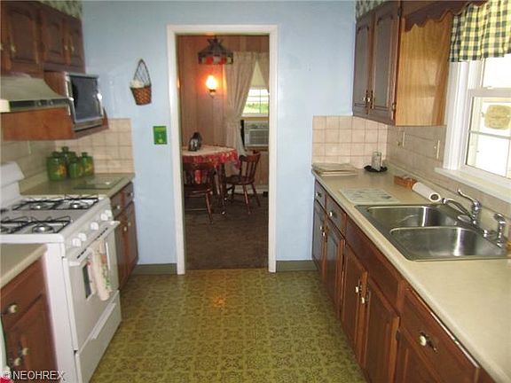 3rd image of 1488 Hickory Ln