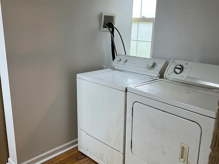 2823 Hampton Ave — Photo 4