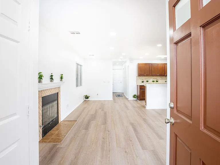 8330 Lilienthal Ave — Photo 19