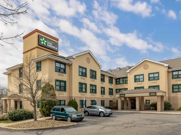 Boston - Tewksbury, 1910 Andover St, Tewksbury, MA 01876