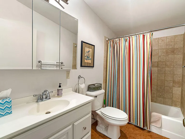 1st bathroom, off of hallway
