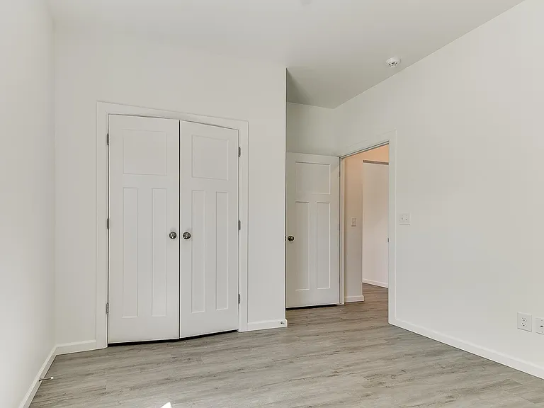 1425 E Park Pl — Photo 6