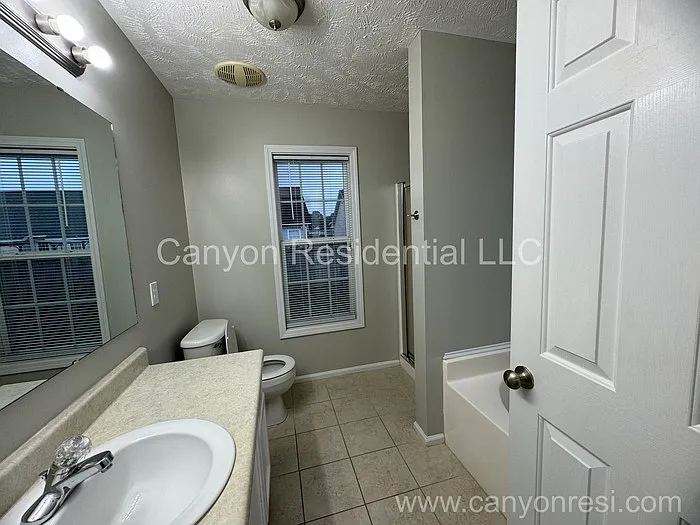 4 bed, 2.0 bath, 1579 sqft, $1,870 — Photo 2
