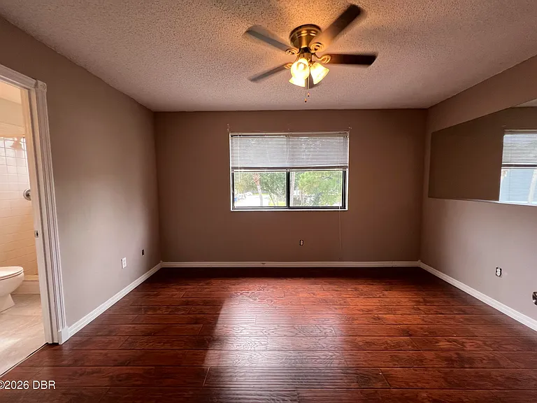 100 E Baywood Sq — Photo 11