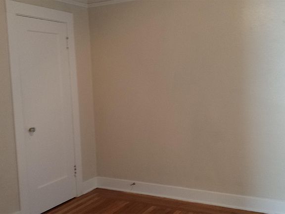 5th image of 504 Elm St