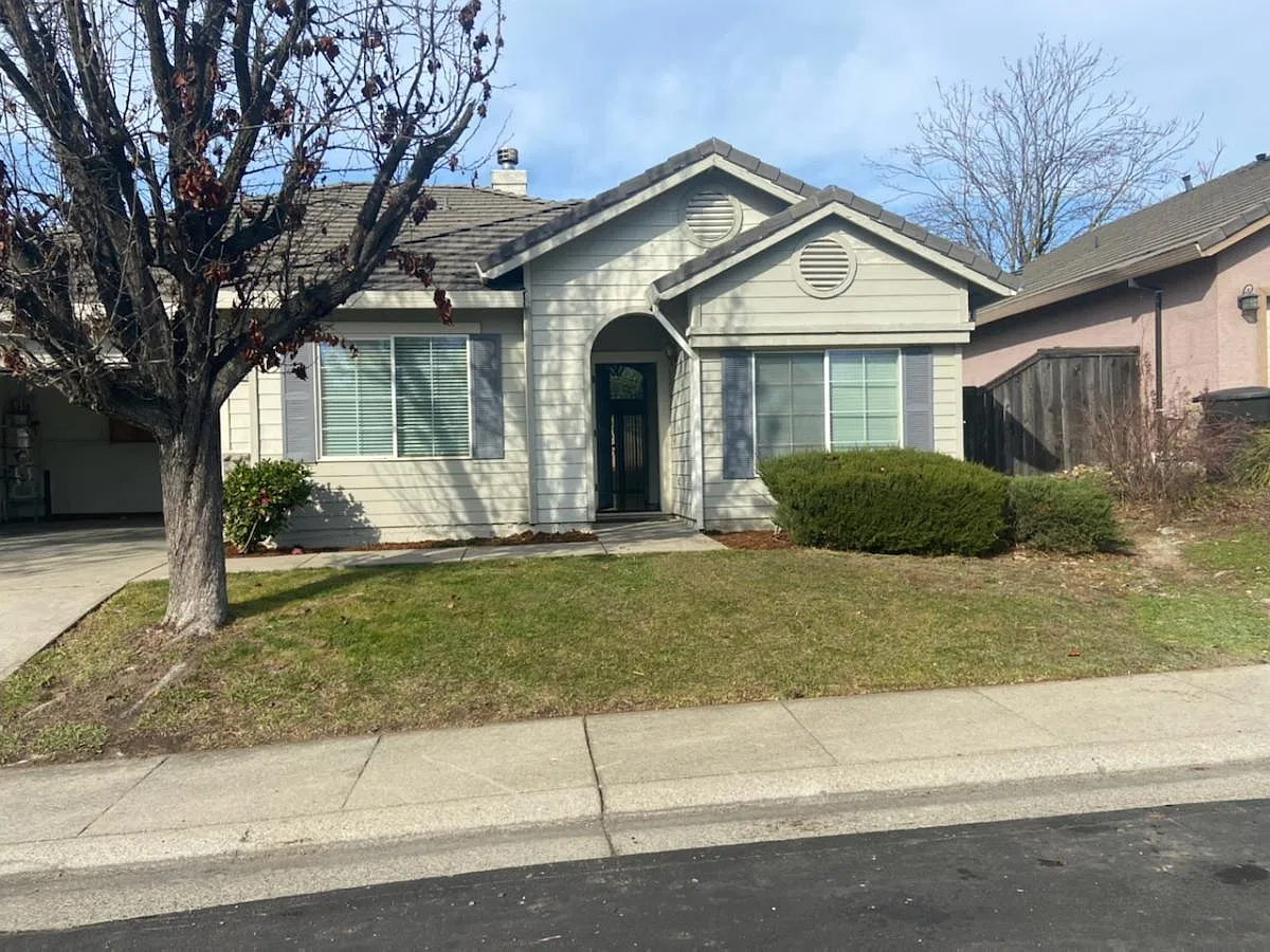 3 bed, 1446 sqft, $2,495 — Photo 1