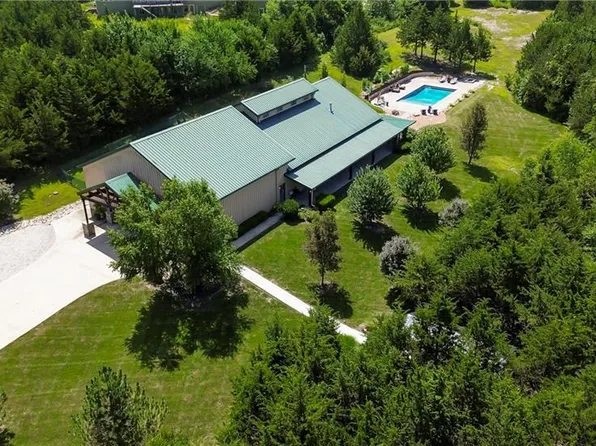 31305 W 89th St, De Soto, KS 66018