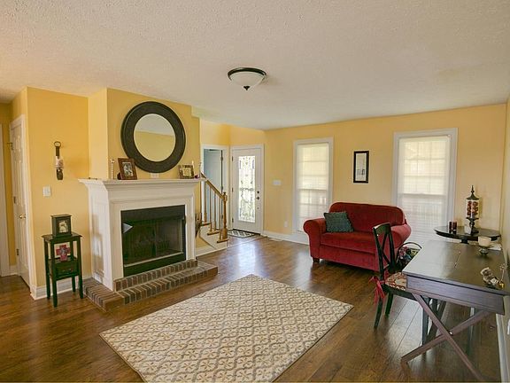 1922 Prestwick Place02