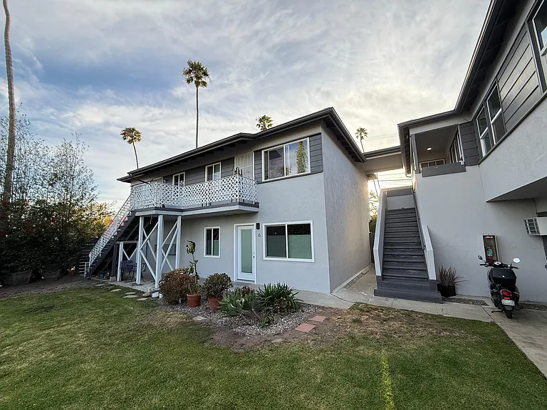 805 Venice Blvd #4 — Photo 2
