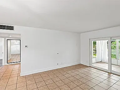 5121 W Oakland Park Blvd — Photo 1