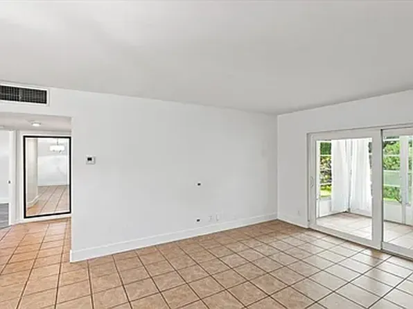 5121 W Oakland Park Blvd, Lauderdale Lakes, FL 33313