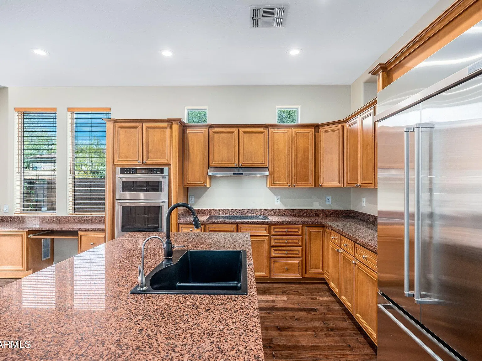 4 bed, 2.5 bath, 2500 sqft, $5,100 — Photo 3