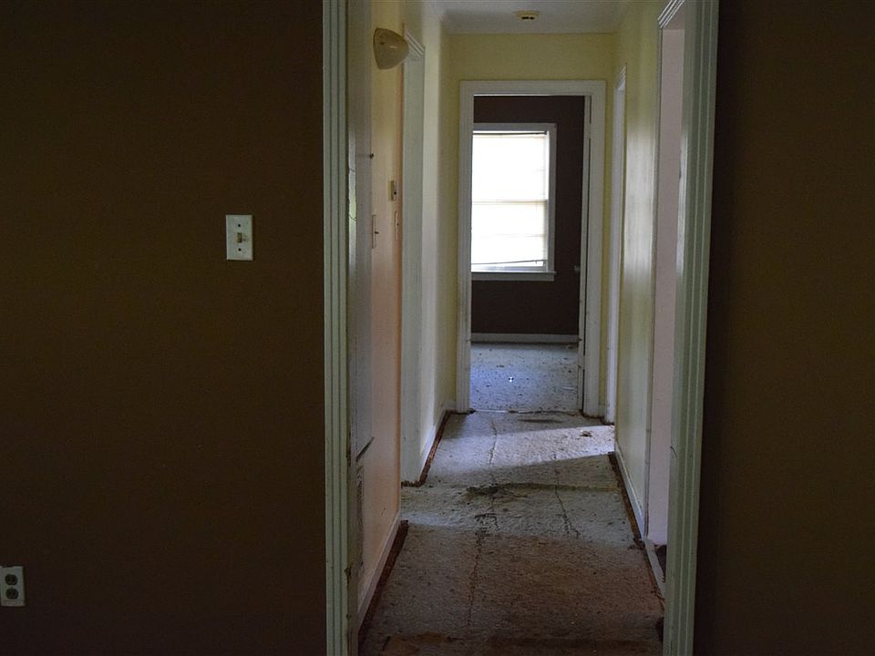 2nd image of 330 N Southland Dr