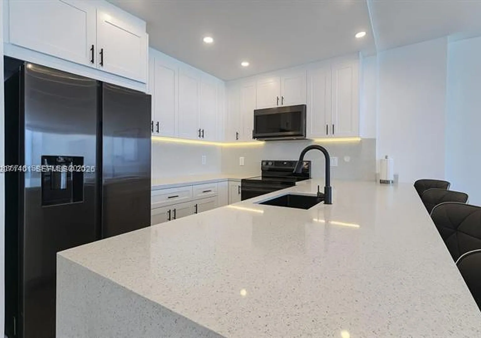5601 Collins Ave cu-1409, Miami Beach, FL 33140 — Photo 1