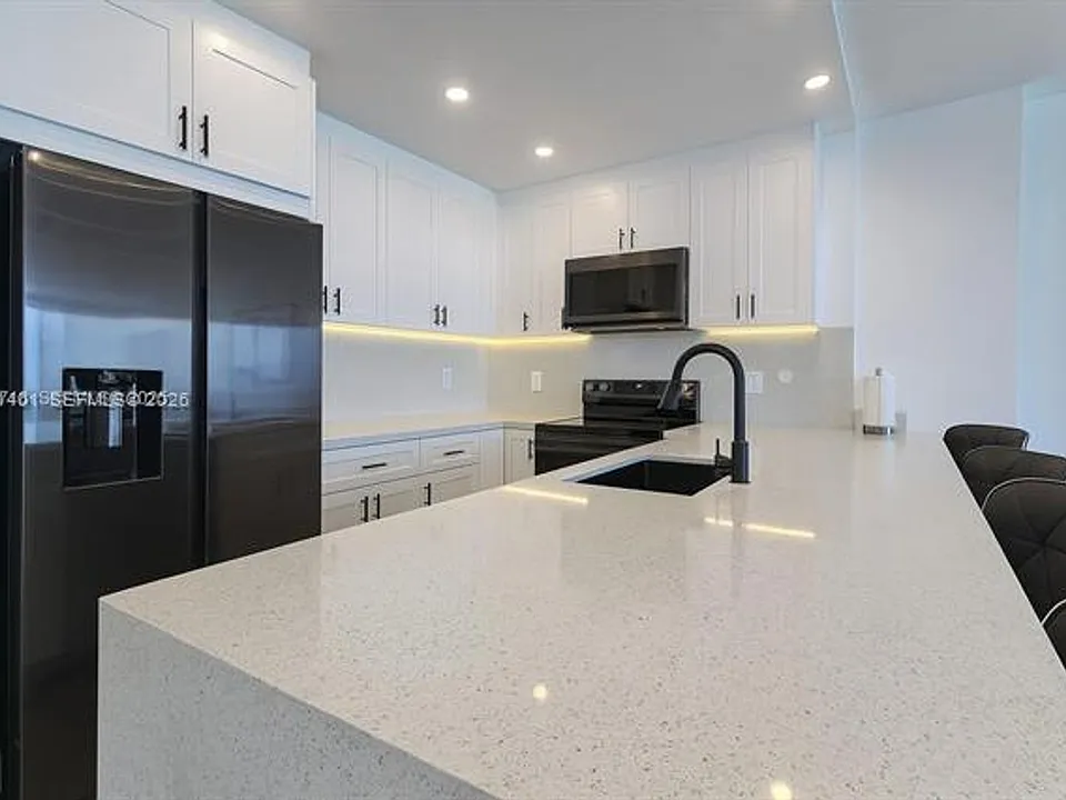 5601 Collins Avenue Cu #1409