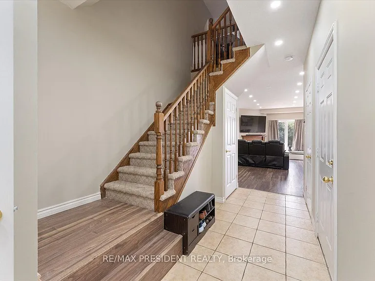 285 Southbrook Dr — Photo 7