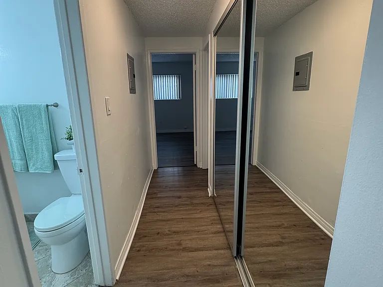 Hillside Plaza Apartments — Photo 8