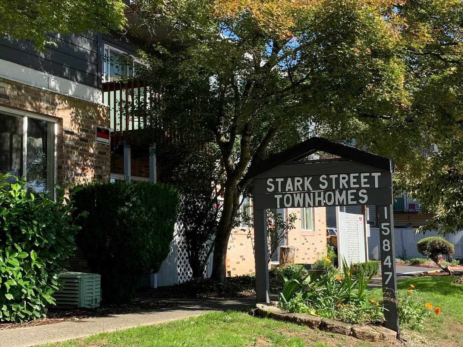 Stark Street Townhomes — Photo 2