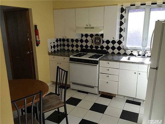 5th image of 15706 Sanford Ave